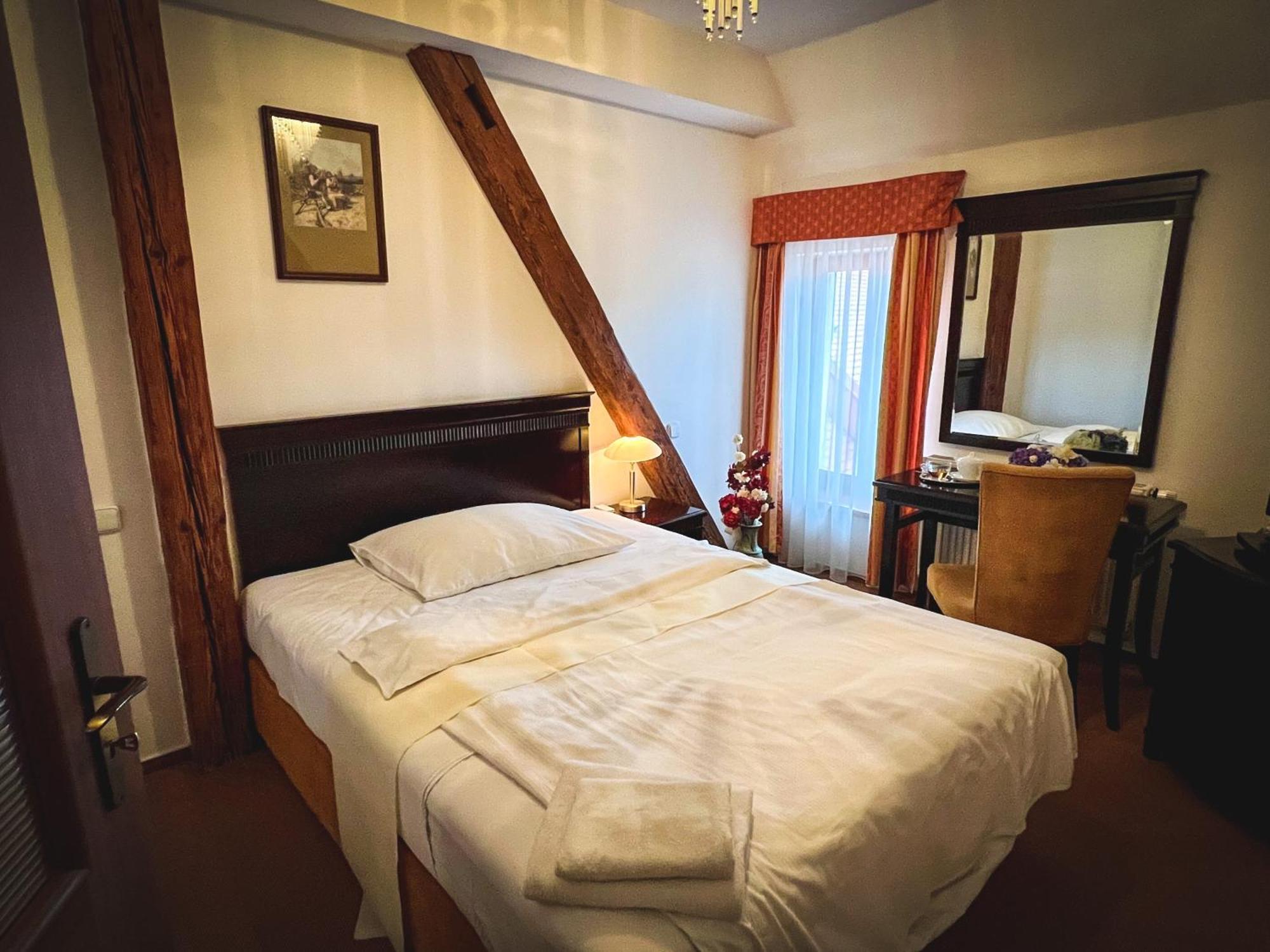 Hotel U Zeleneho Stromu Nepomuk Ngoại thất bức ảnh