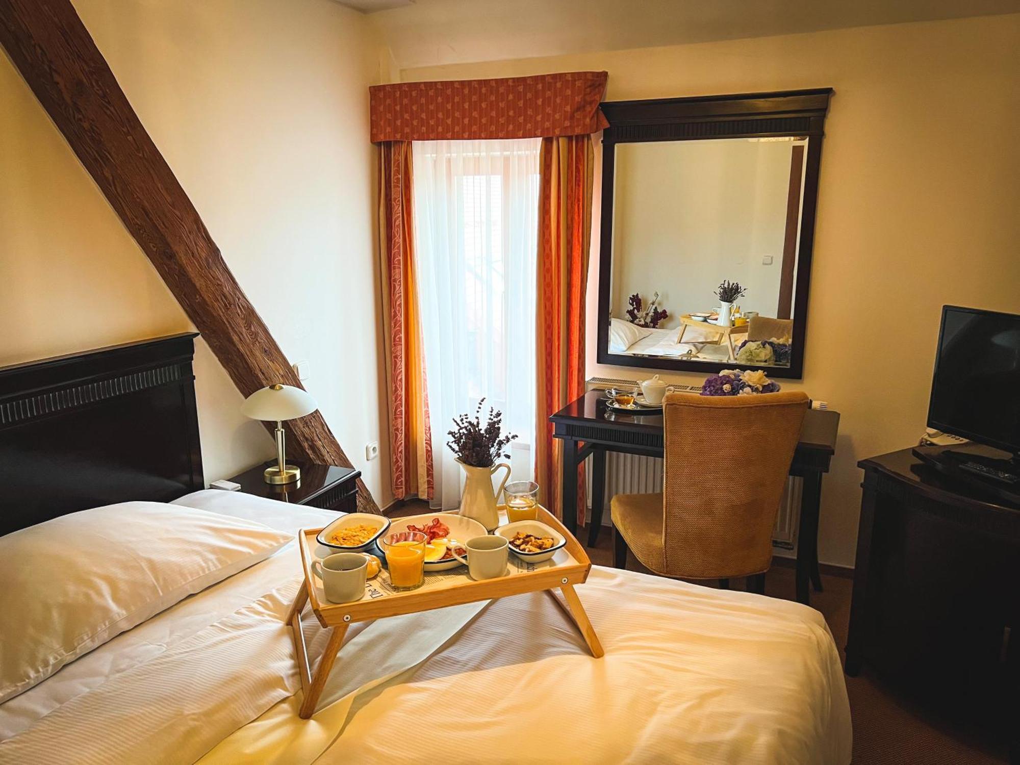 Hotel U Zeleneho Stromu Nepomuk Ngoại thất bức ảnh