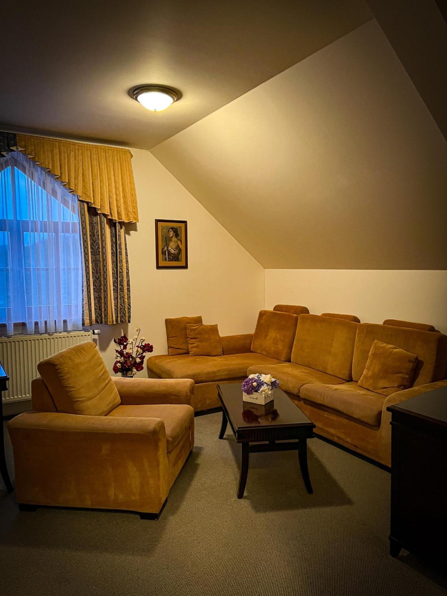 Hotel U Zeleneho Stromu Nepomuk Ngoại thất bức ảnh