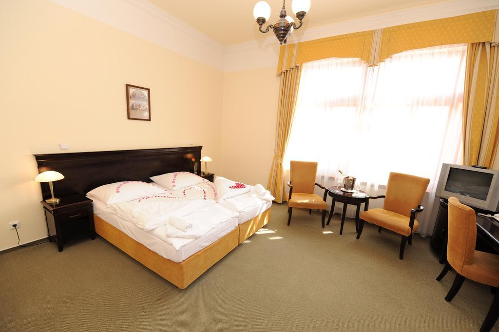 Hotel U Zeleneho Stromu Nepomuk Ngoại thất bức ảnh