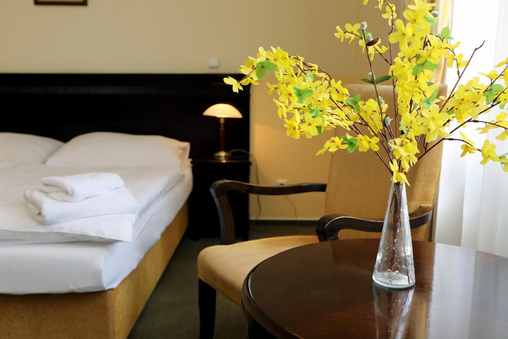 Hotel U Zeleneho Stromu Nepomuk Ngoại thất bức ảnh