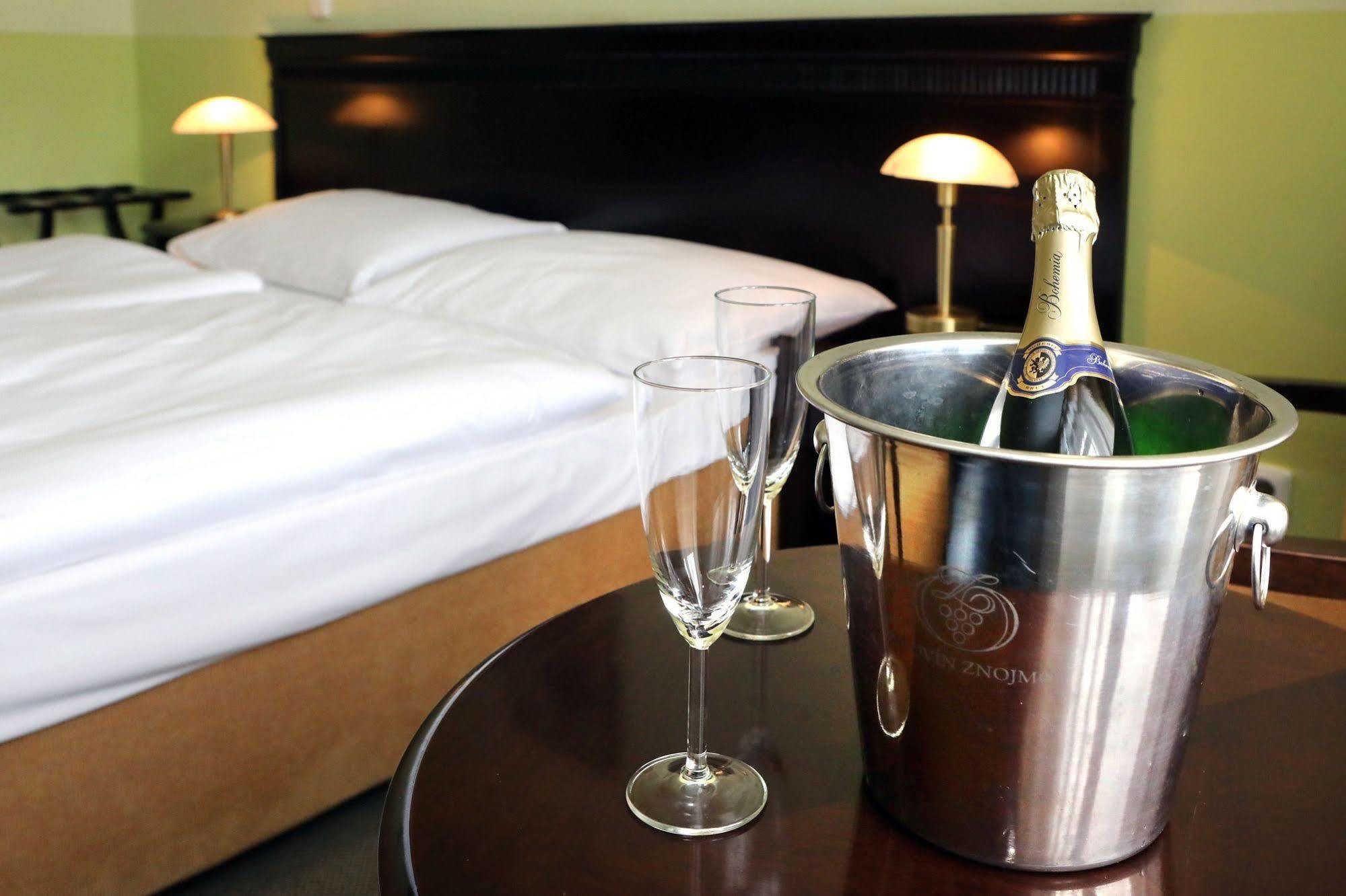 Hotel U Zeleneho Stromu Nepomuk Ngoại thất bức ảnh